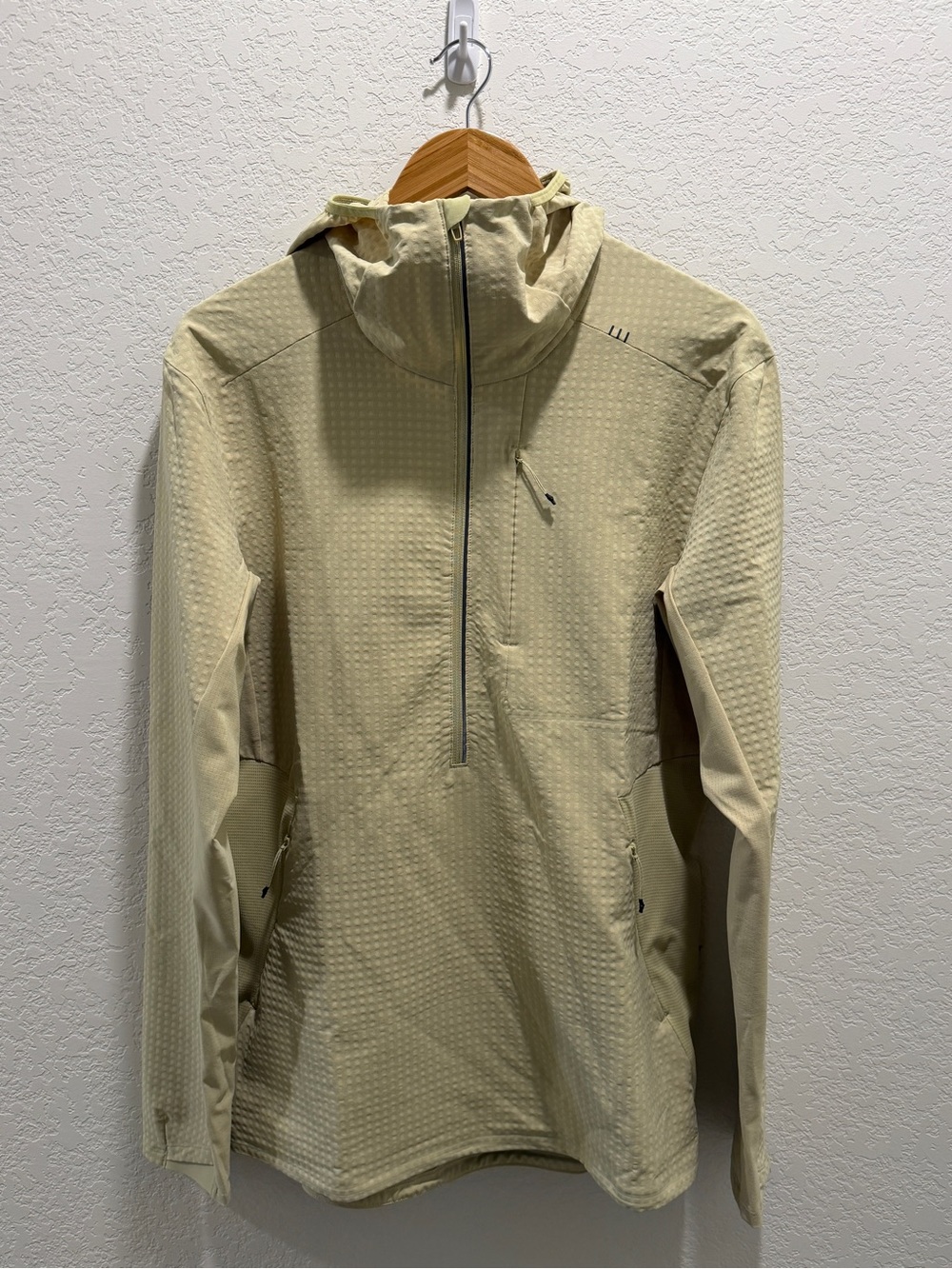 Lululemon Men’s Technical Anorak Hoodie Large – Light Yellow